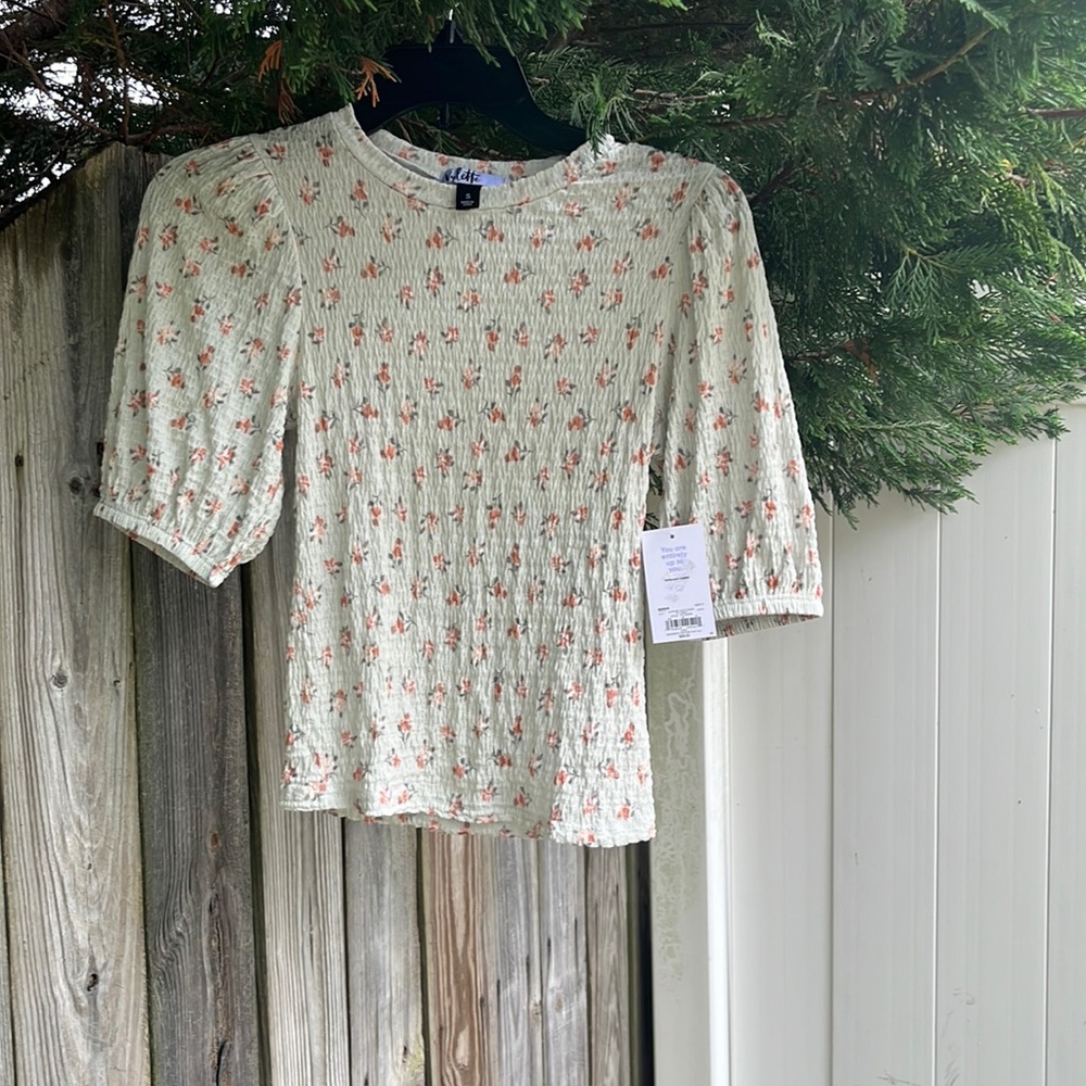Vylette mockneck textured puff sob to, NWT, juniors size small